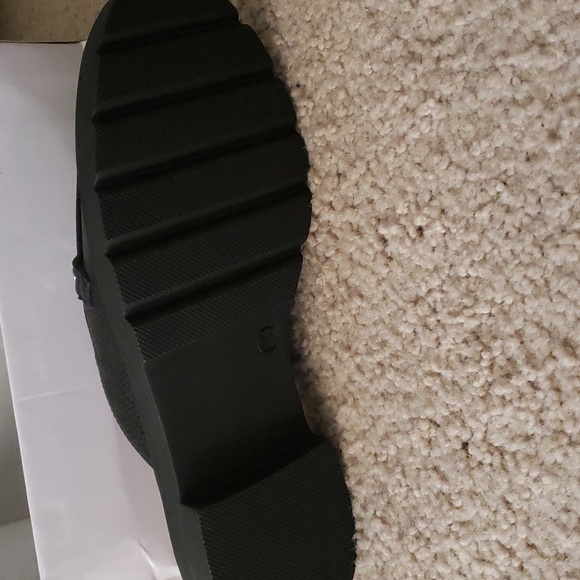 Slip ons - Picture 3 of 4